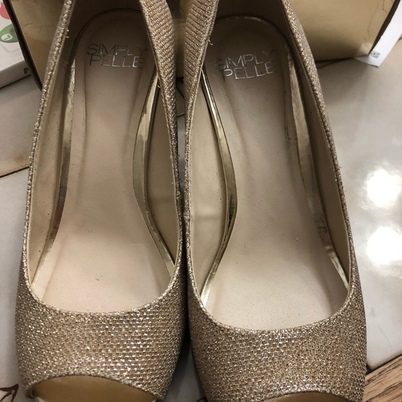 Gold bling (not glitter) shoes - Picture 1 of 2